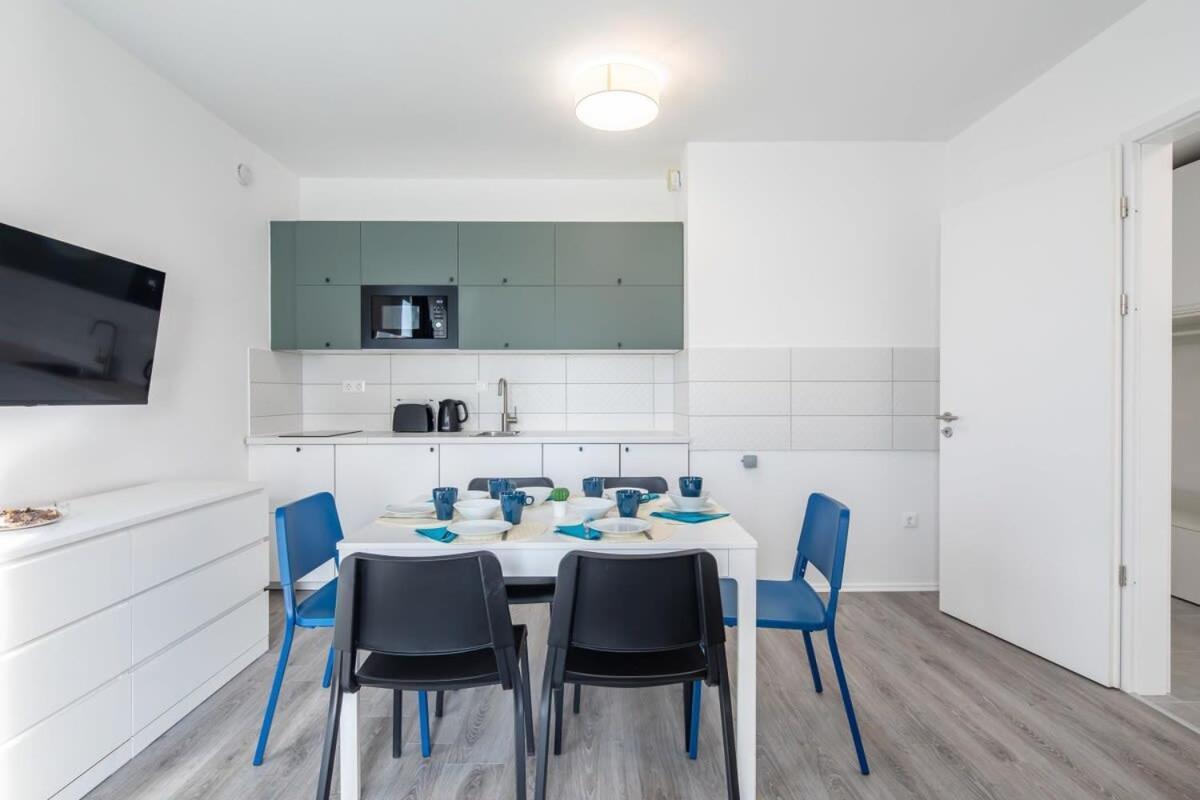 Fresh & Modern - With 2 Balconies Appartamento