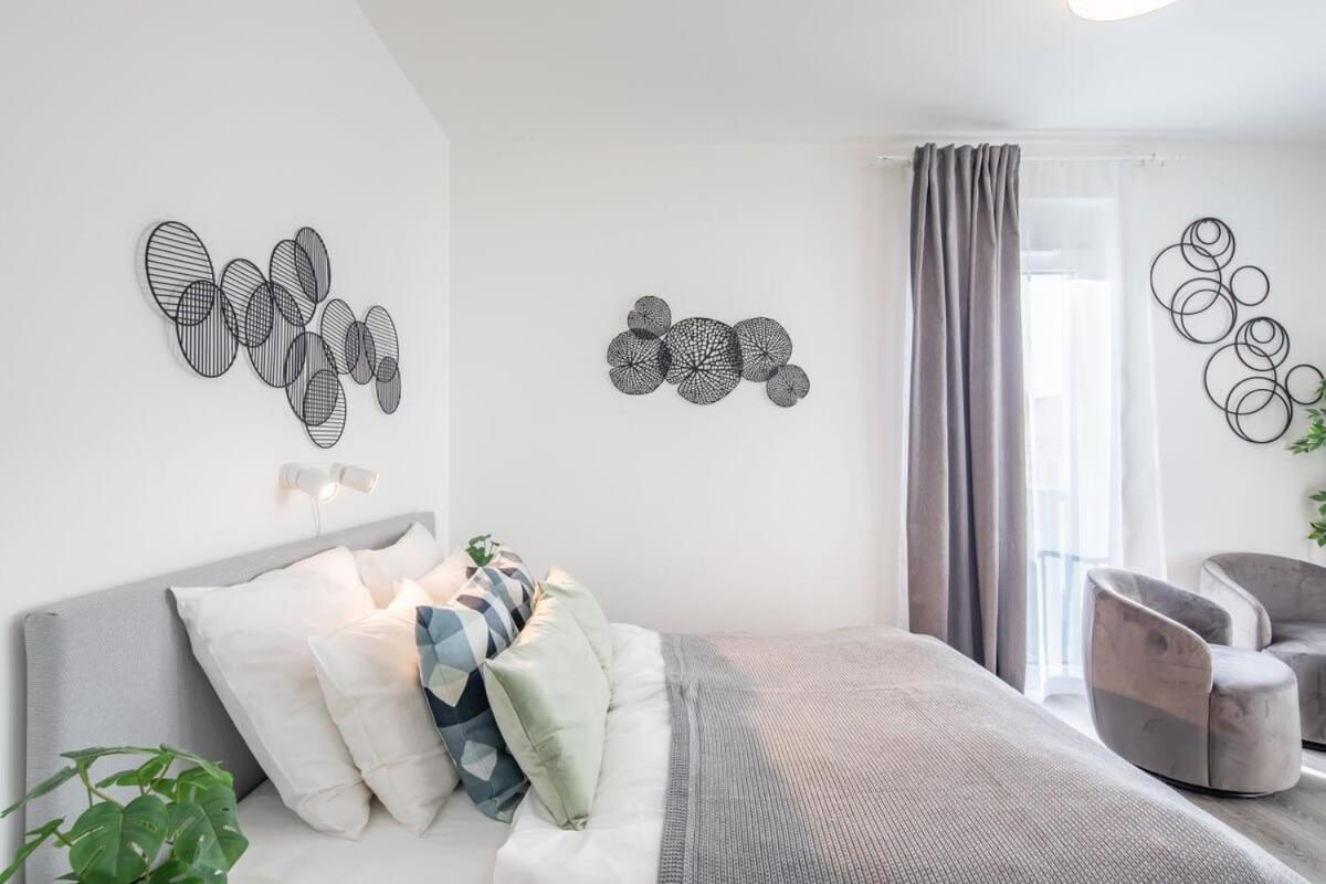 Fresh & Modern - With 2 Balconies Appartamento Budapest