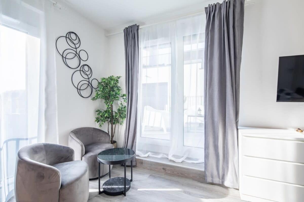Fresh & Modern - With 2 Balconies Appartamento *